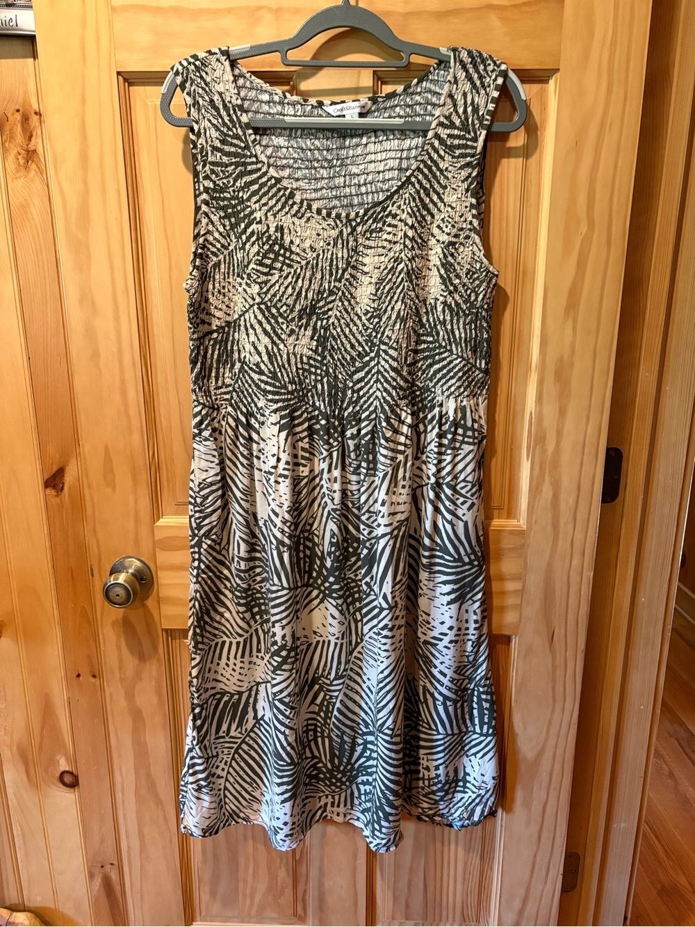 Croft & Barrow Tropical Palm Print Smocked
Midi Dress L Olive Green Cream
